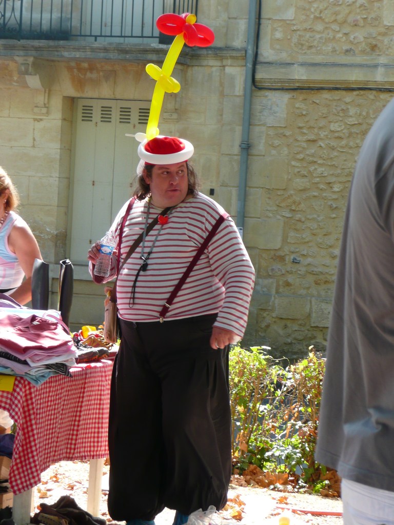 Spaßmacher auf einem Markt im Südwesten