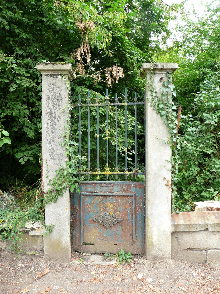 Hintereingang zu Dornröschens Schloss?