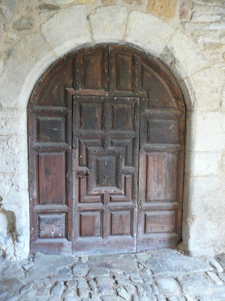 Stattliche Tür in Sévérac-le-Château