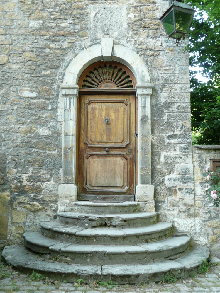 Tür zu einem Haus auf der Ile Barbe bei Lyon