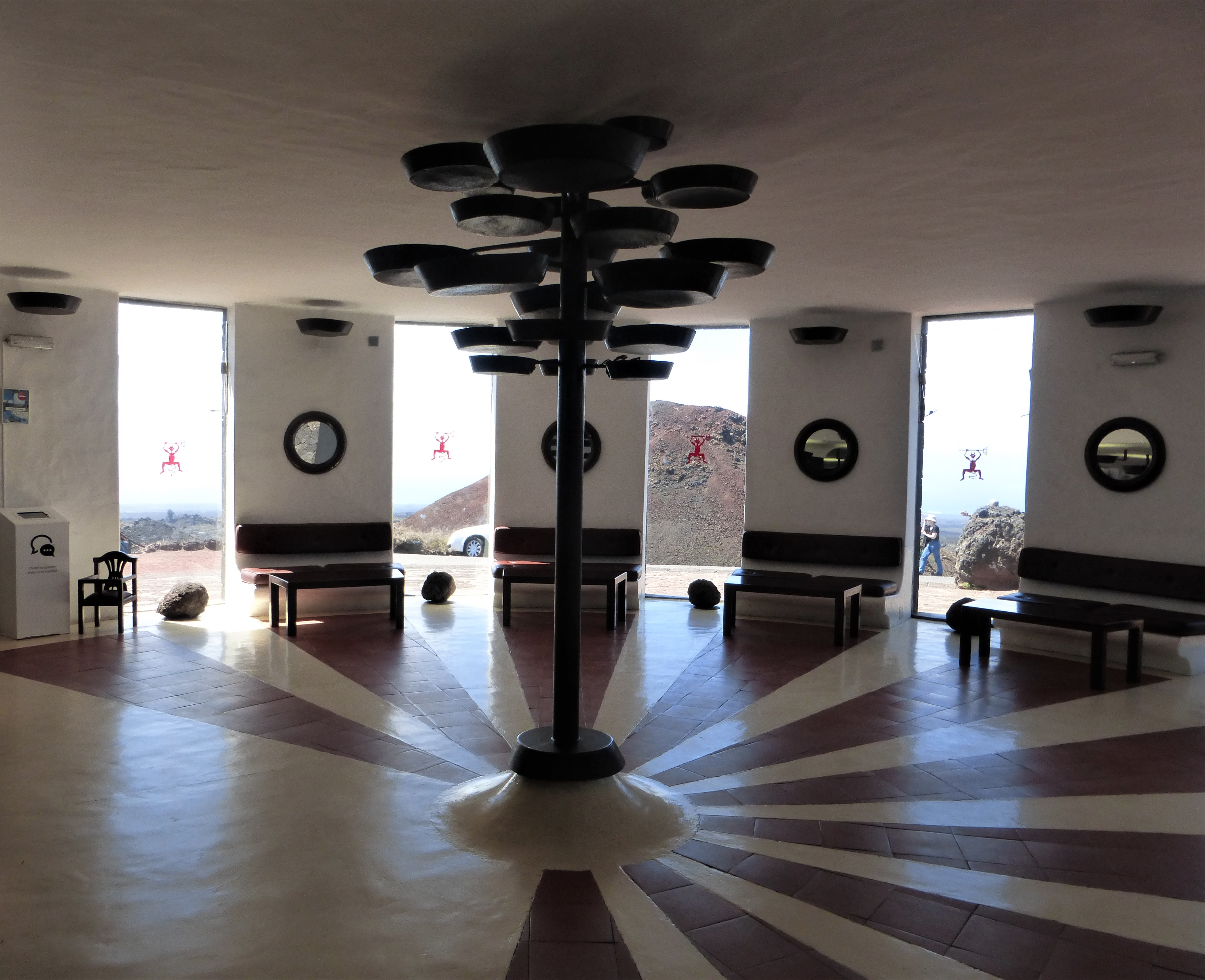 Von César Manrique erbaute Eingangshalle zum NP Timanfaya