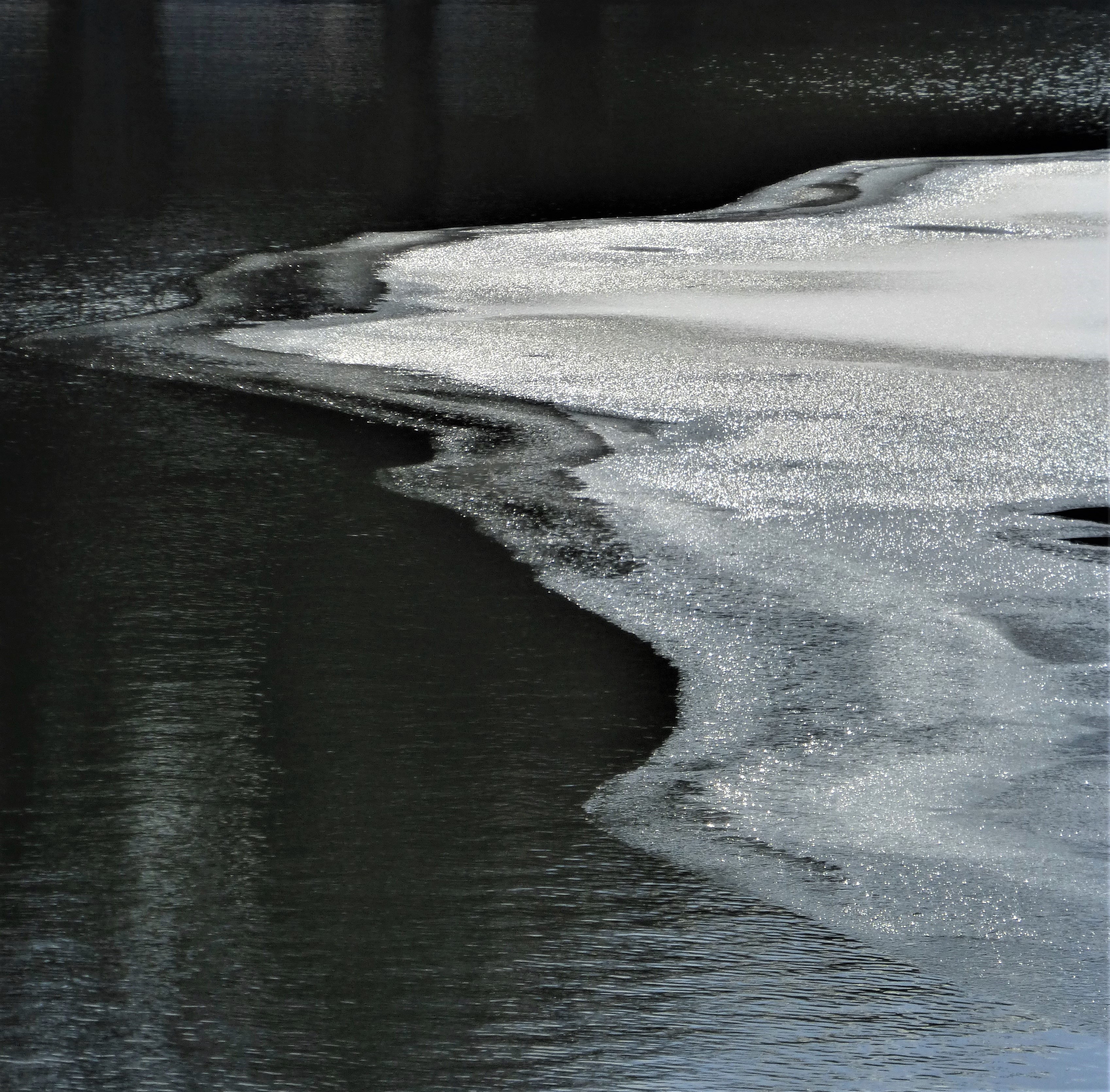 Halbgefrorene Winterkunstwerke