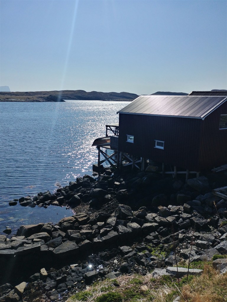 Fischerhaus in der Morgensonne, Norwegen