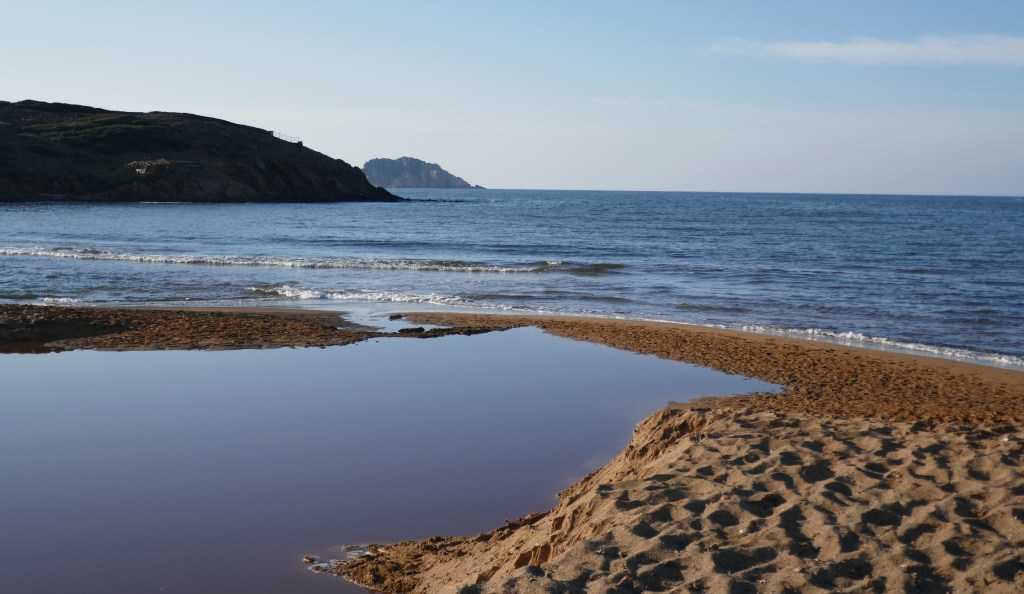 Größtenteils ursprüngliche Küste im Norden der Insel