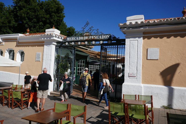 Hier ist der Zugang zu all den Köstlichkeiten