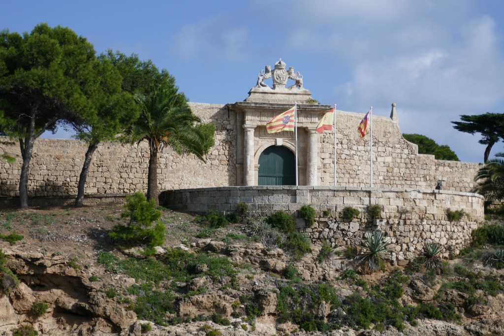 Quarantäne – Hospital auf einer Insel im langgestreckten Naturhafen von Mahòn (5 km)