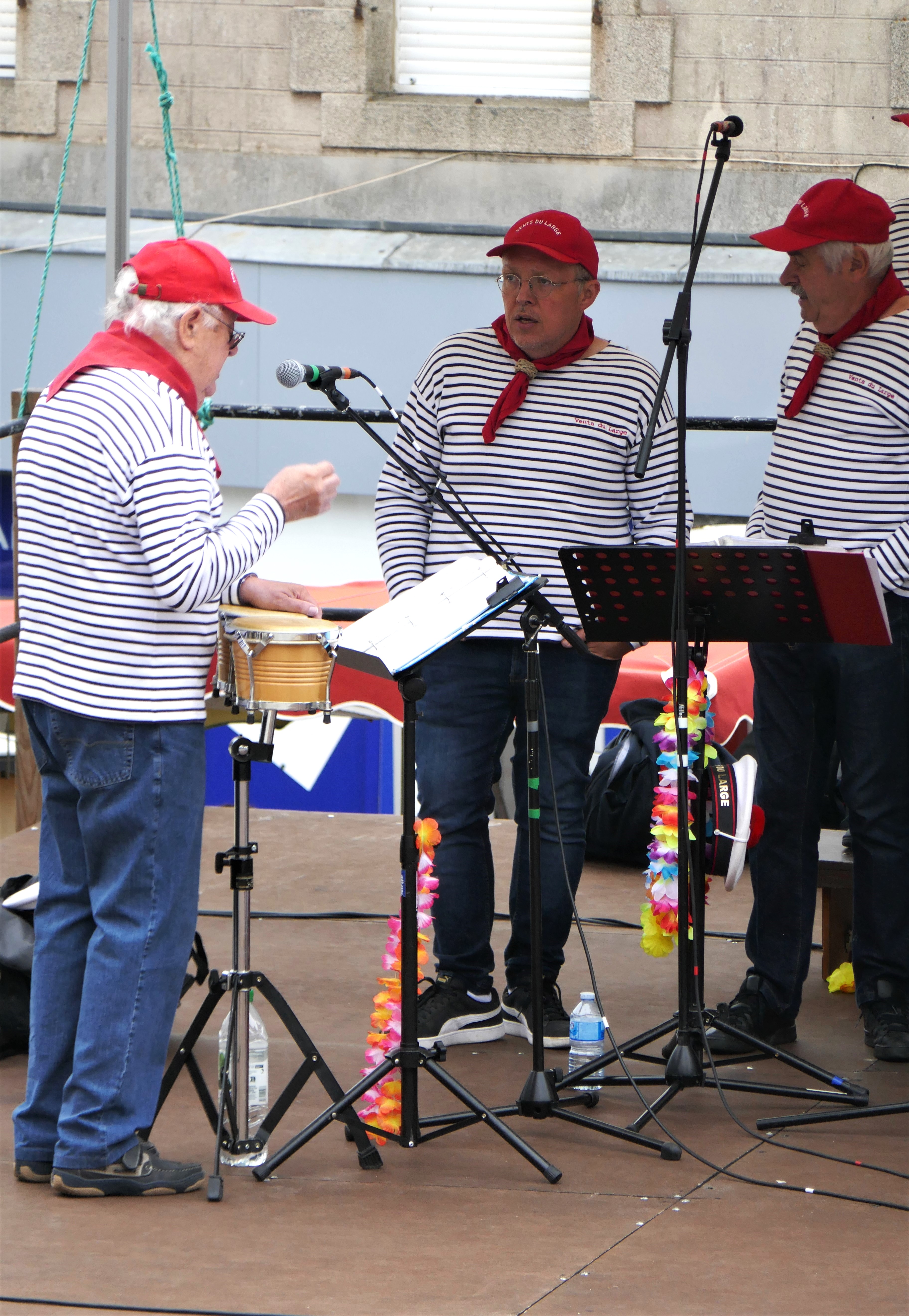 Musiker auf dem Markt von Saint Rénan