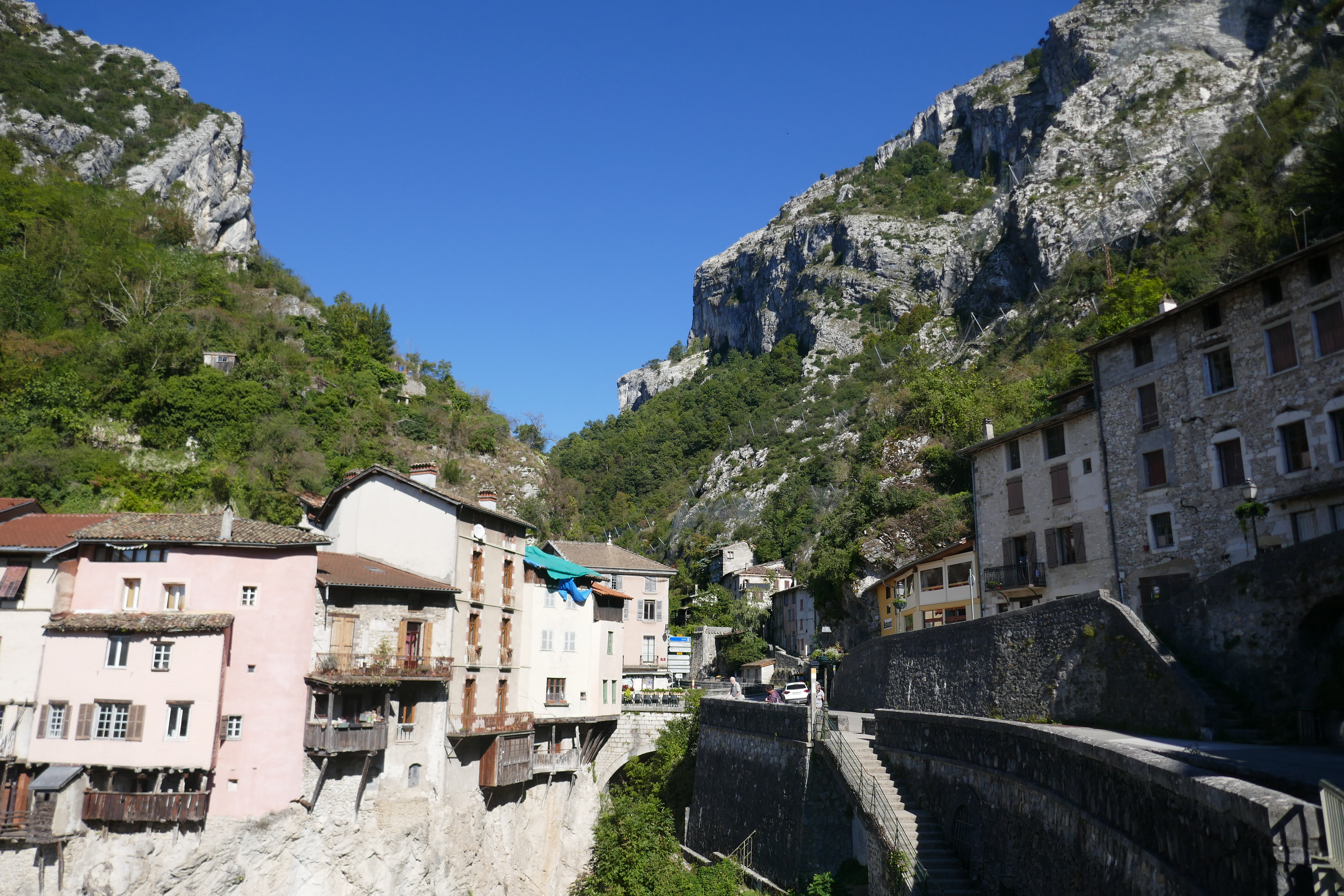 Am Ende der Gorges de la Bourne liegt das Städtchen Pont-en-Royans