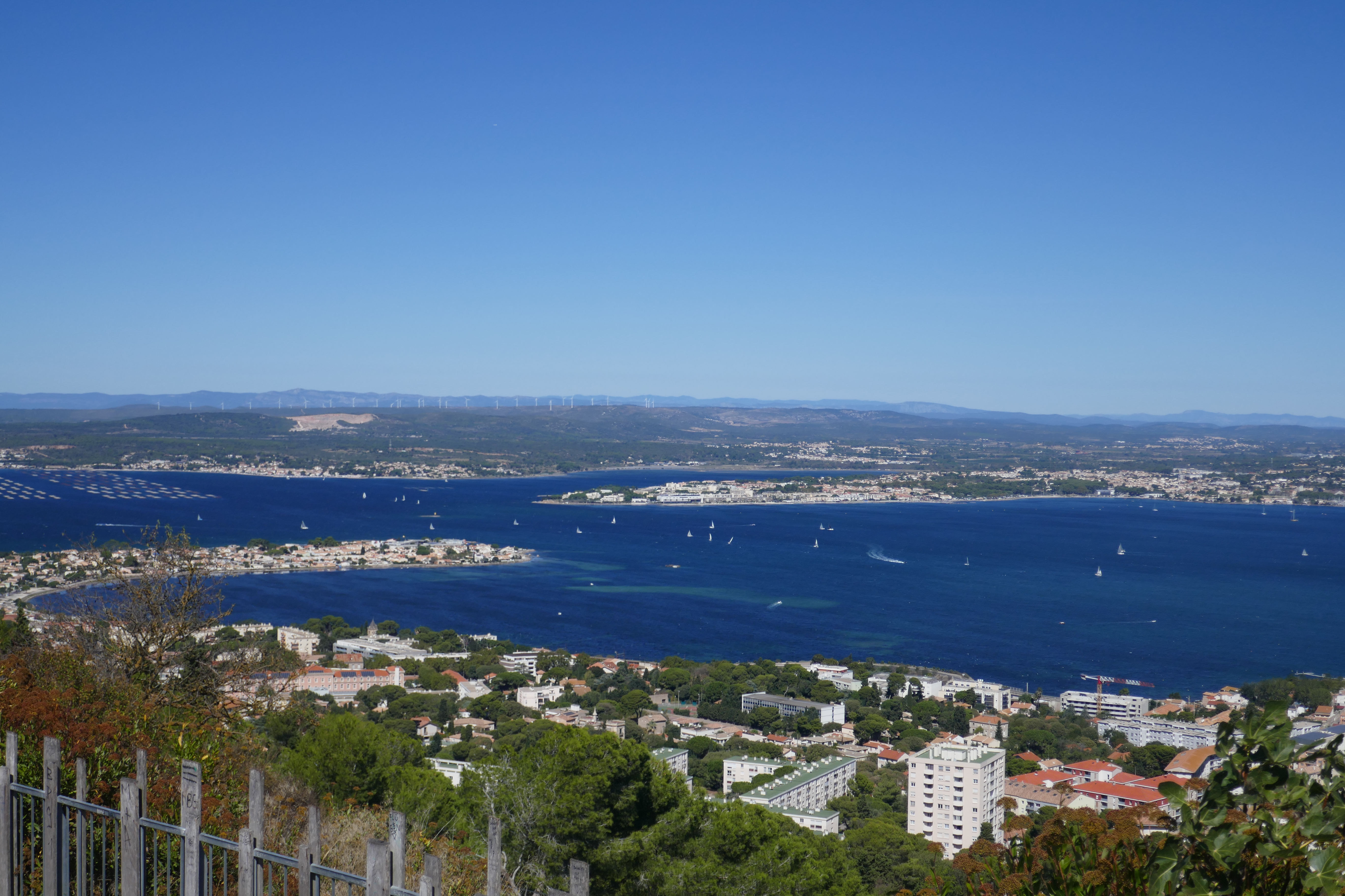 Ausblick auf den Etang de Thau von Sète aus