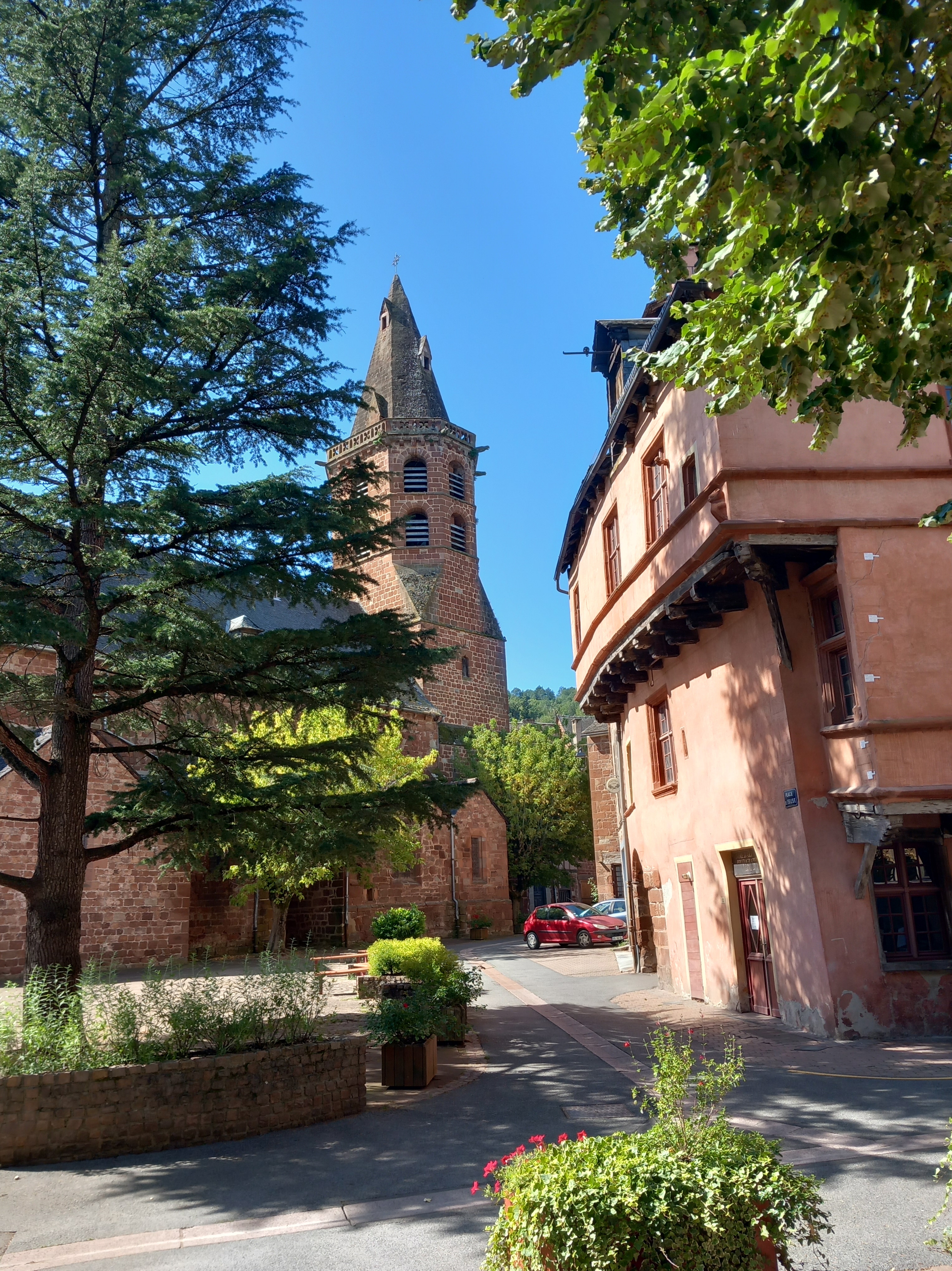 Marcillac Vallon, ein gemütliches Städtchen im Aveyron