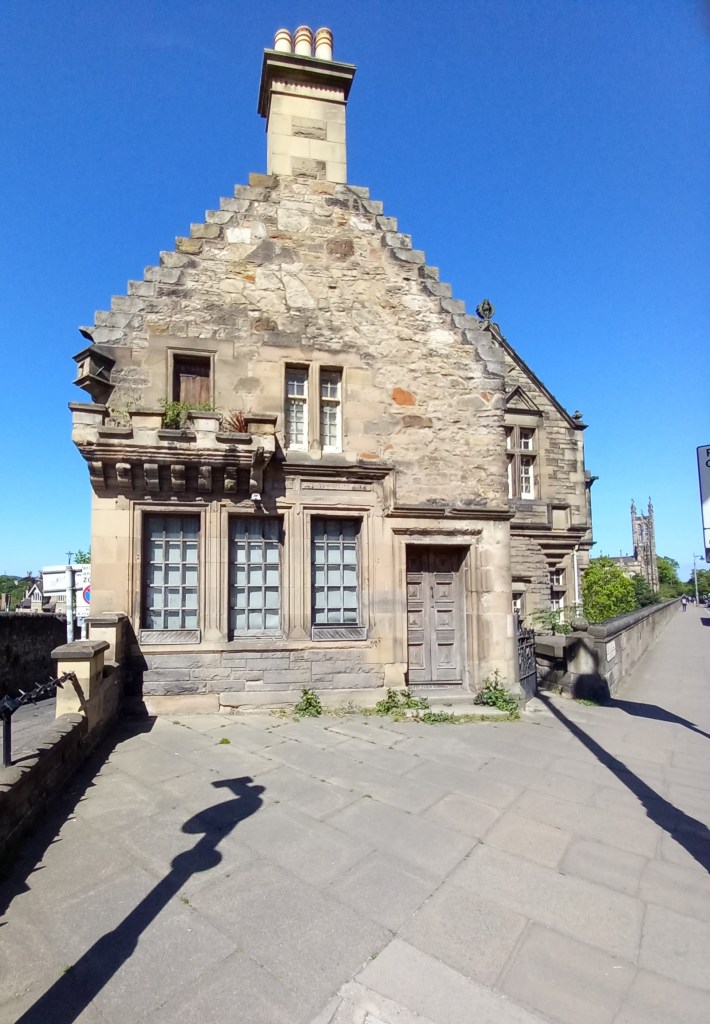 Ein typisches "Brückenhaus"