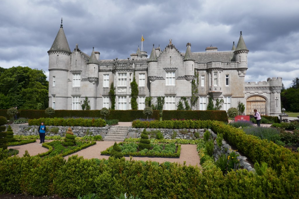 Balmoral Castle, Gartenseite