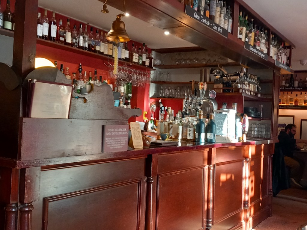 Tresen im Fiddler's Inn in Drumnadrochit